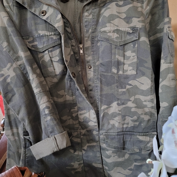 Camo Utility Shacket - Picture 3 of 6
